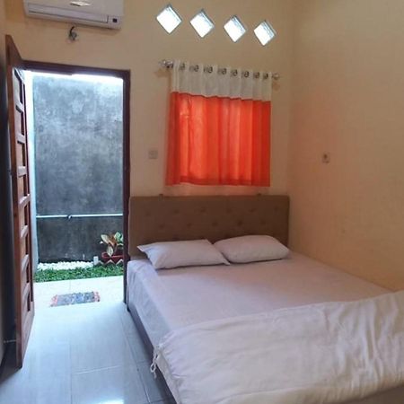 Angler Family Guest House Blitar Exterior foto