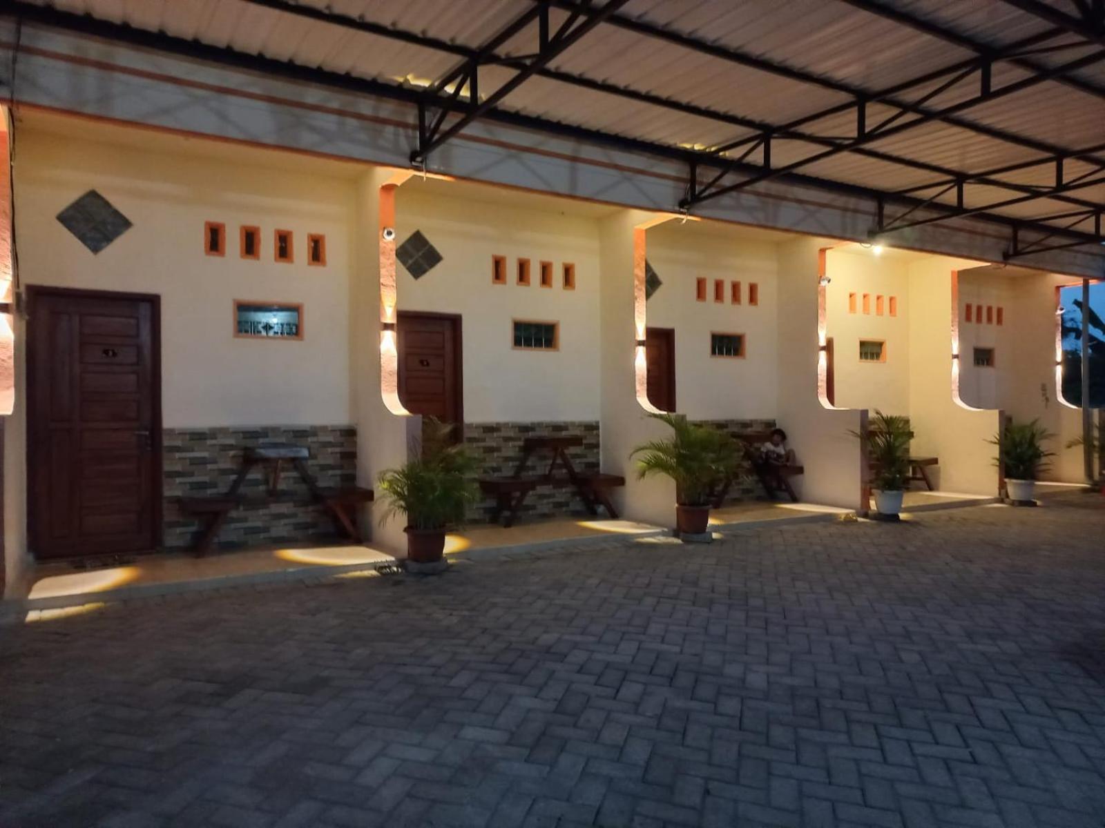 Angler Family Guest House Blitar Exterior foto